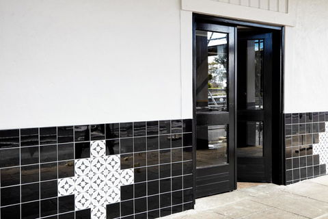 The Royal Hotel, Drouin - Taree Accommodation 3