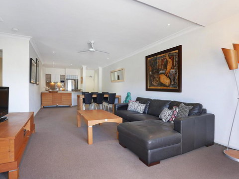 The Sands Unit 3 At 20 Pacific Parade Yamba Ocean View - Taree Accommodation 3