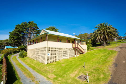 The Seamist Cottage - Taree Accommodation 1