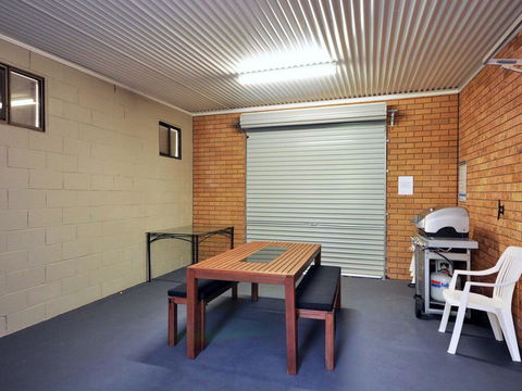 The Studio On The Lake @ Fishing Point, Lake Macquarie - Honestly Put The Line In And Catch Fish - Taree Accommodation 2