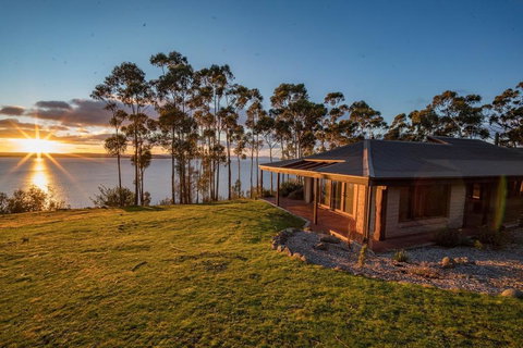 Tinderbox Cliff House - Taree Accommodation 0