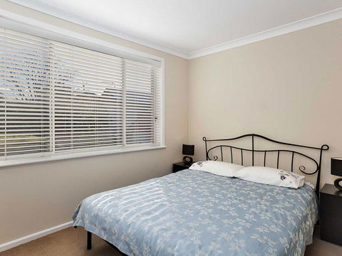 Tomaree Townhouse', 5/26-28 Tomaree Street - Large Air Conditioned Townhouse & WIFI - Taree Accommodation 3