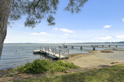 Toukley Lakefront House,Toukley - Taree Accommodation 2