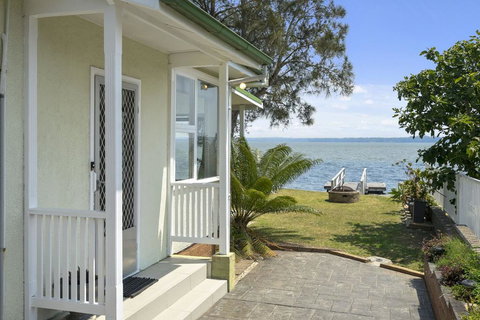 Toukley Lakefront House,Toukley - Taree Accommodation 1