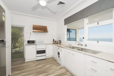 Toukley Lakefront House,Toukley - Taree Accommodation 3