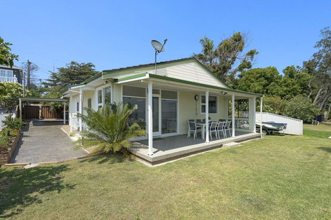 Toukley Lakefront House,Toukley - Taree Accommodation 0