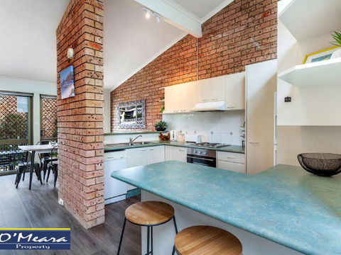 Townhouse 9 'Bay Parklands', 2 Gowrie Ave - Pool Views & Tennis Court - Taree Accommodation 2