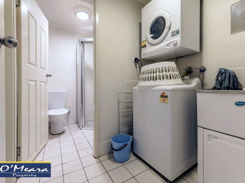 Townhouse 9 'Bay Parklands', 2 Gowrie Ave - Pool Views & Tennis Court - Taree Accommodation 3