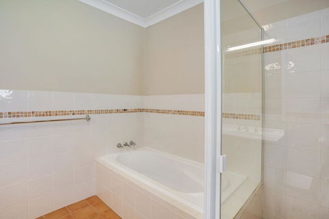 Townhouse On Tomaree - Central To CBD - Taree Accommodation 2