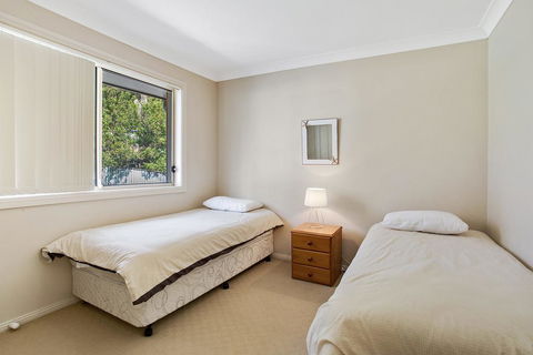 Townhouse On Tomaree - Central To CBD - Taree Accommodation 1