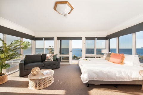 Tranquil Waters - With Mesmerising Waterviews - Taree Accommodation 0