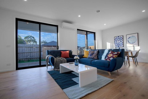 Trendy Sweet Home 4Beds@Blackburn South - Taree Accommodation 2