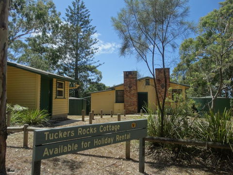 Tuckers Rocks Cottage - Taree Accommodation 1