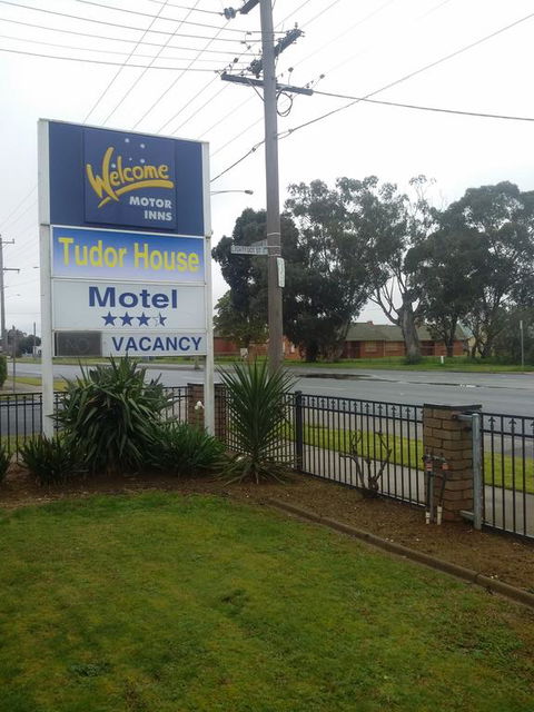 Tudor House Motel - Taree Accommodation 3