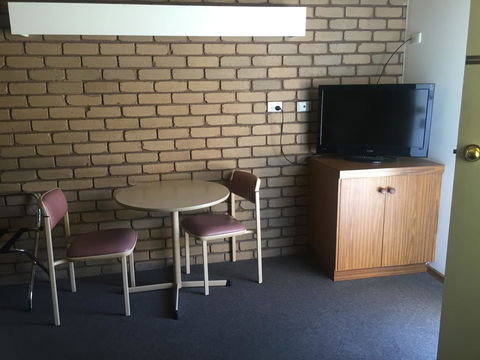 Tudor House Motel - Taree Accommodation 1