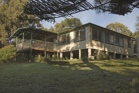 Tuckers Rocks Cottage - Taree Accommodation 0