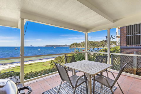 Tuscan Waterfront, Unit 1/213 Soldiers Point Road - Taree Accommodation 0