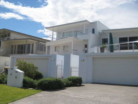 Ultimate Beach House' 19a Graham Street - Views , Peace & Quiet - Taree Accommodation 2