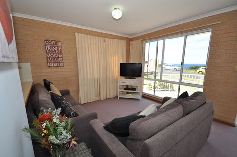 Unit 1, Countess Court - Taree Accommodation 2