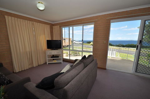 Unit 1, Countess Court - Taree Accommodation 0