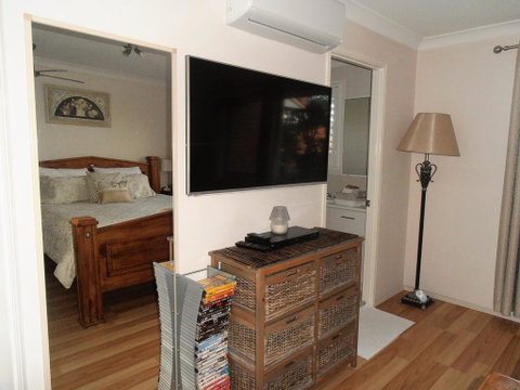 Unwind In This Gorgeous Retreat - Taree Accommodation 3