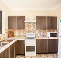 Villa Bianca 10 opposite the Tanks - Taree Accommodation