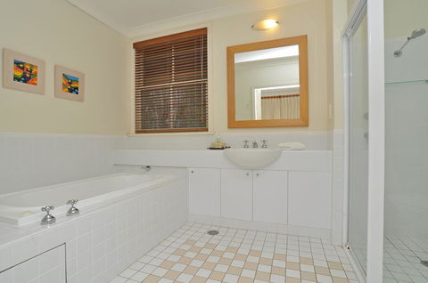 Villa Spa Executive 1br Champagne Resort Condo Located Within Cypress Lakes Resort (nothing Is More Central) - Taree Accommodation 2