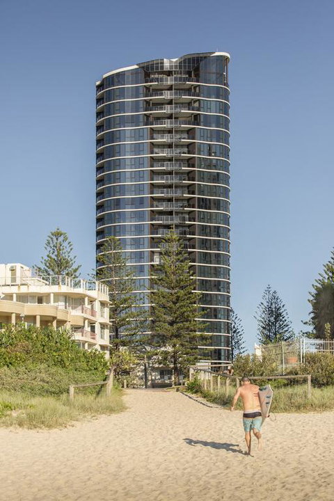 Vue Broadbeach - Taree Accommodation 3