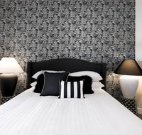Walk everywhere in the city from a historic home - Taree Accommodation