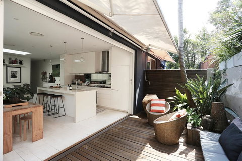 Walk To Beach From This Stylish Bronte Oasis W AC, Wifi And Free Parking - Taree Accommodation 0