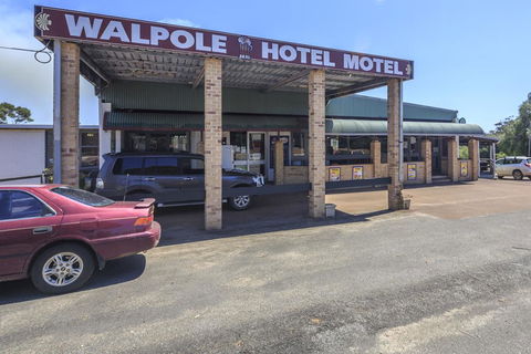 Walpole Hotel Motel - Taree Accommodation 1