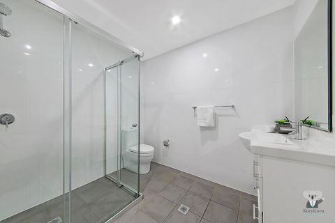 WARRICK FRAM 3 BEDS APT FREE PARKING WALK TO WESTFIELD CLOSE TO HOSPITAL NWF003 - Taree Accommodation 3