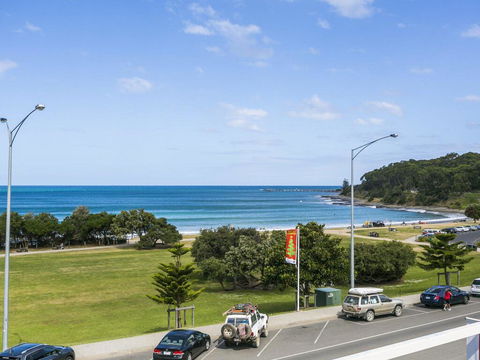 WATERFRONT THREE- In The Heart Of Lorne - Taree Accommodation 2