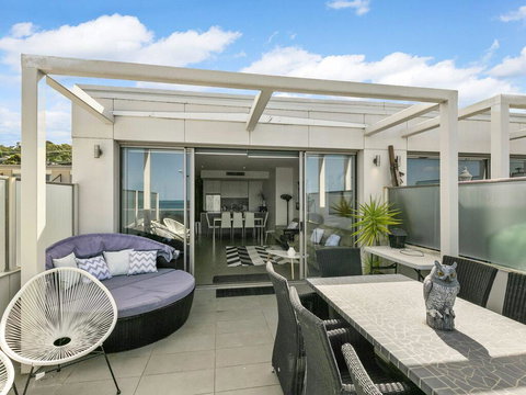 WATERFRONT THREE- In The Heart Of Lorne - Taree Accommodation 1