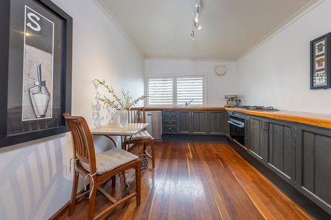 Chestnut Daylesford - Taree Accommodation 2