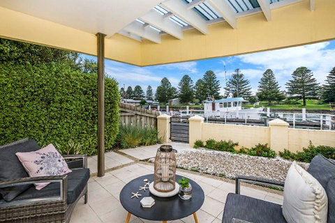 Edge17 Port Fairy Wharf - Taree Accommodation 16