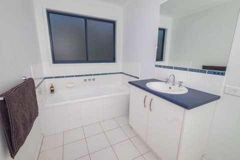Demure Charm - Taree Accommodation 14