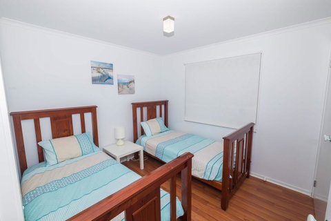 Demure Charm - Taree Accommodation 11