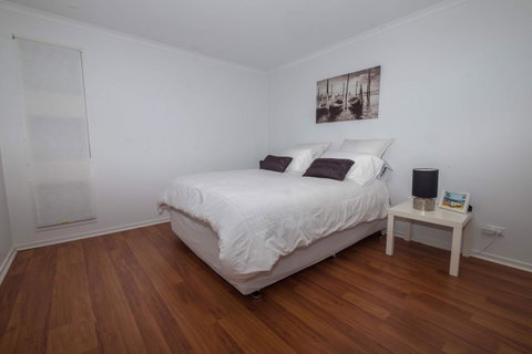 Demure Charm - Taree Accommodation 4