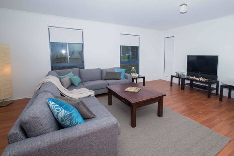 Demure Charm - Taree Accommodation 2