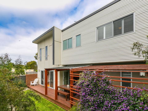 Torquay Timeout - Taree Accommodation 0