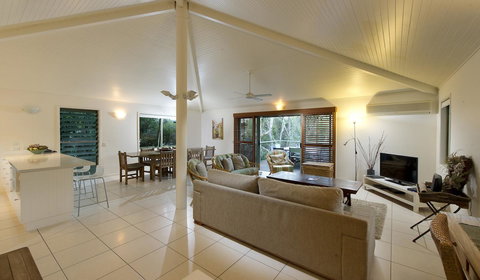 The Retreat Beach Houses - Taree Accommodation 6
