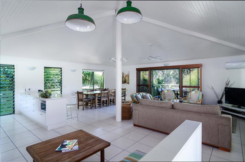 The Retreat Beach Houses - Taree Accommodation 1