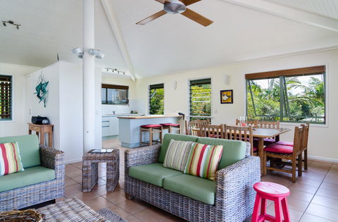 The Retreat Beach Houses - Taree Accommodation 20