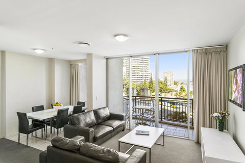 Mantra Towers Of Chevron - Taree Accommodation 24