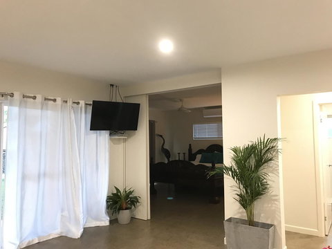 Whitsunday Luxury Homes - Taree Accommodation 12