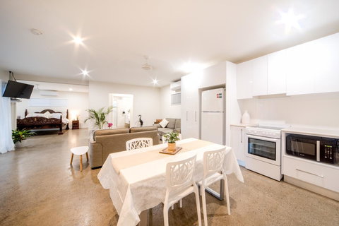 Whitsunday Luxury Homes - Taree Accommodation 10