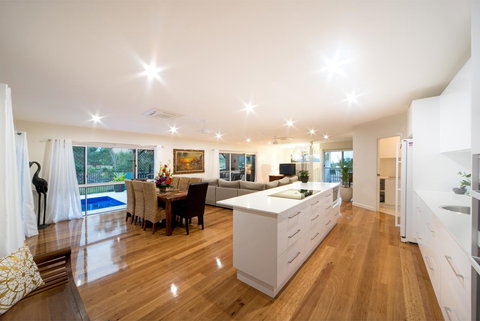 Whitsunday Luxury Homes - Taree Accommodation 5
