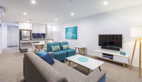 Boardwalk Burleigh Beach - Official - Taree Accommodation 17