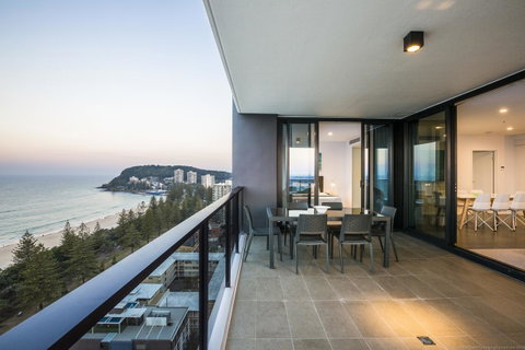 Boardwalk Burleigh Beach - Official - Taree Accommodation 9